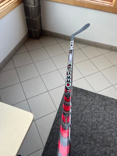 Senior Right Handed P28  JetSpeed FT5 Pro Hockey Stick