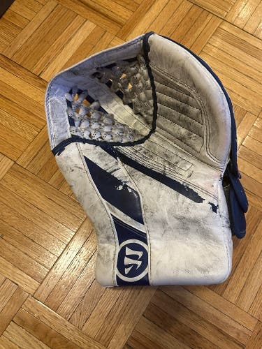 Used Warrior Ritual G5 Junior goalie glove