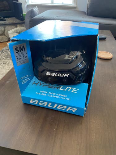 New Medium Bauer Hyperlite Helmet