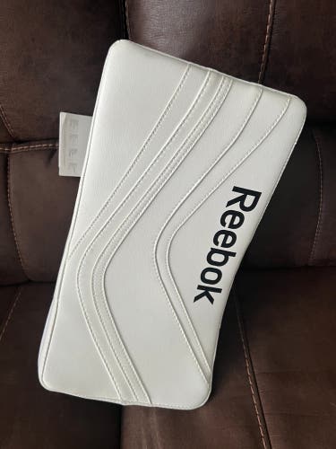 BRAND NEW! Reebok XLT28 Senior Goalie Blocker