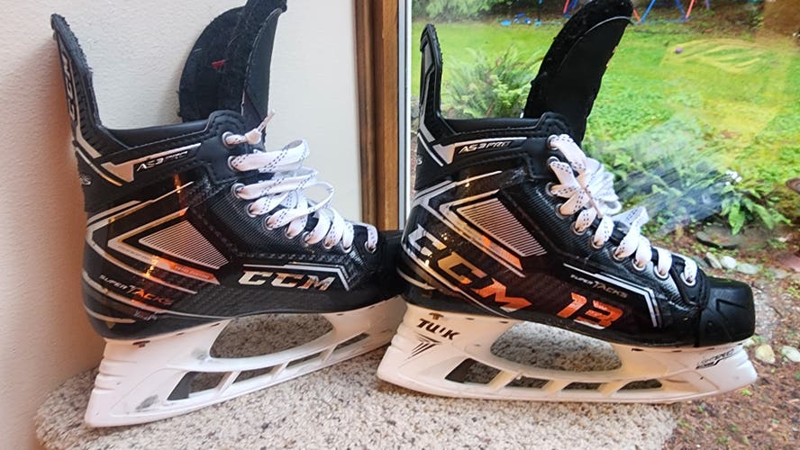 Philadelphia Flyers CCM AS-V Pro Hockey Skates Regular Width Pro Stock 7.5