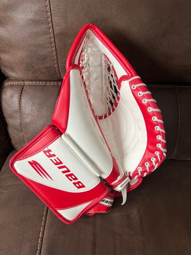 BRAND NEW !! Junior Bauer Supreme Goalie Glove