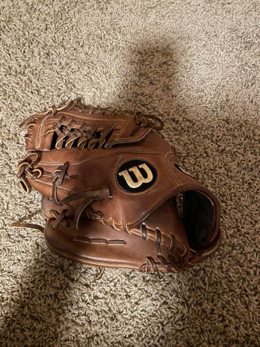 Outfield 11.75" A2000 Baseball Glove