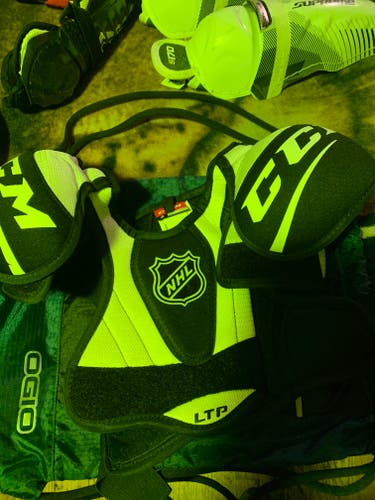 Junior Used Small CCM Shoulder Pads