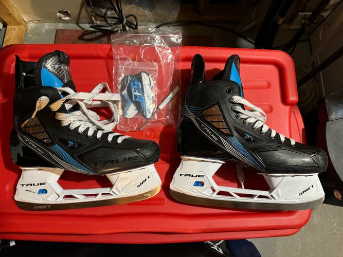 Used True Regular Width   8.5 TF7 Hockey Skates