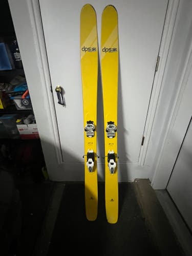 DPS Wailer 112 Carbon in a 185 cm mounted with Marker