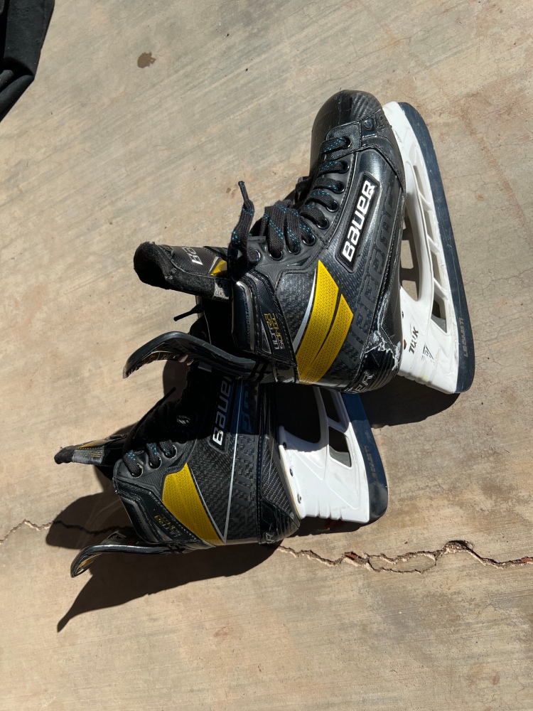 Senior Bauer Size 6.5 Supreme UltraSonic Hockey Skates