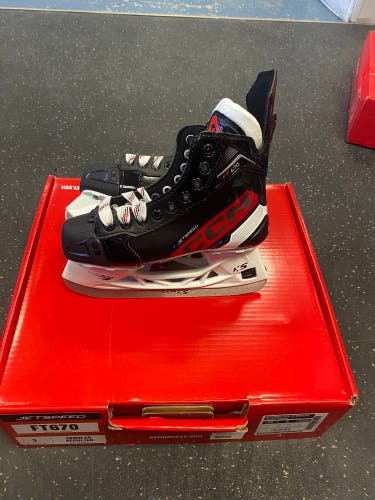New CCM Size 3 JetSpeed FT670 Hockey Skates