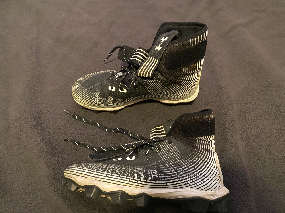 Under armor Football Used Molded Cleats Mid Top