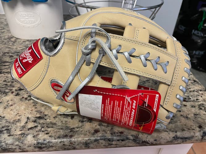 Carlos Correa 11.75" Platinum Pro Preferred Baseball Glove NEW