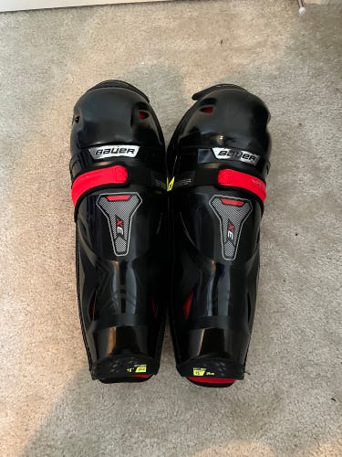Like New  Bauer 15"  Vapor 3X Shin Pads