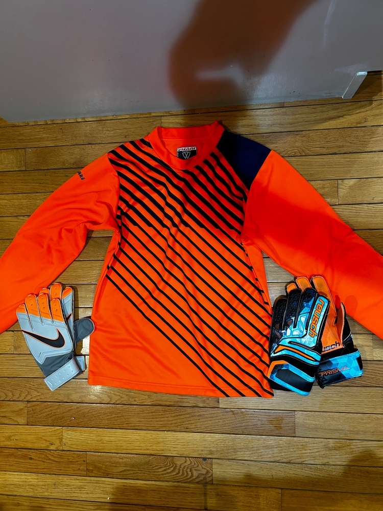 Used Youth XL Goalkeeper Shirt & two Size 7 Goalkeeper Gloves