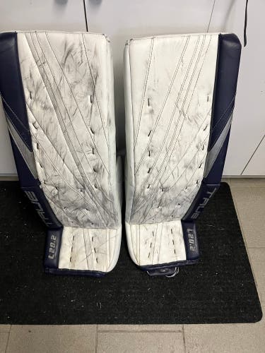 Used 33" Full Right L20.2 Goalie Full Set