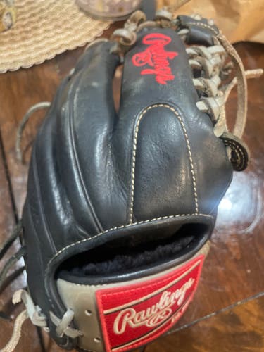 Used 2017 Right Hand Throw Rawlings Pitcher's Gamer Baseball Glove 11.5"