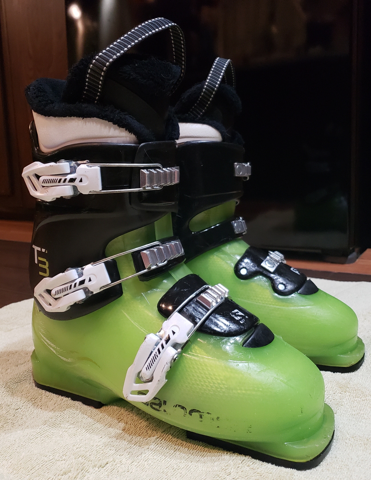 JUNIOR 25.5 Salomon T3 Ski Boots (YOUTH 7) *USED* WASHED & CLEAN*NEW HEELS/SOLES