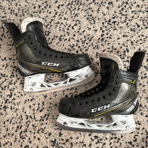 Intermediate CCM Regular Width Size 4.5 Tacks 9060 Hockey Skates