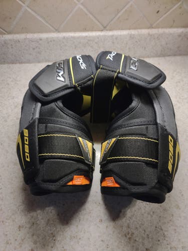 Senior New Medium CCM Tacks 9080 Elbow Pads