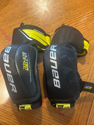 Used Large Bauer Supreme Ultrasonic Elbow Pads