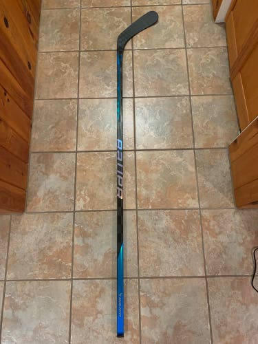 New Right Handed P28 Nexus Sync 77 Flex Hockey Stick