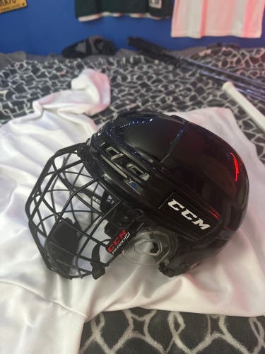 Used Medium CCM Tacks 910 Helmet