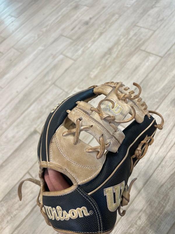 Used Infield 11.75" A2000 Baseball Glove SidelineSwap
