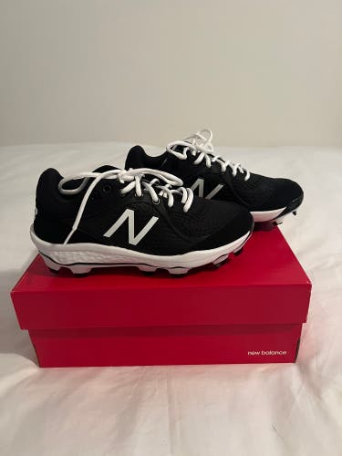 New In Box New Balance Men's 3000v5 Molded Cleat 7.5