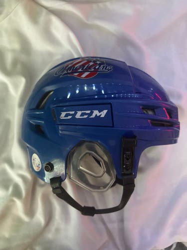 Used Medium CCM Tacks 910 Helmet