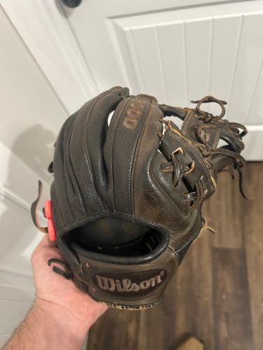Used Right Hand Throw 11.5" A2000 Baseball Glove