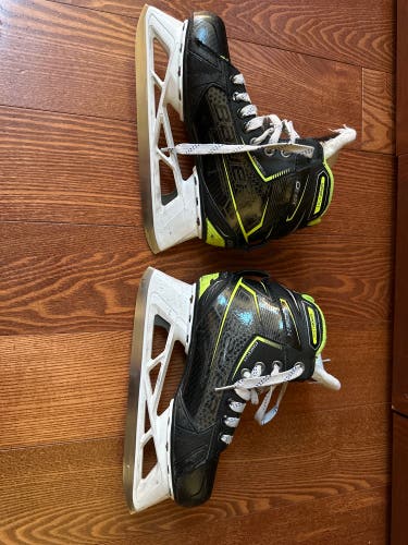 Intermediate Bauer Size 5 gsx Hockey Skates