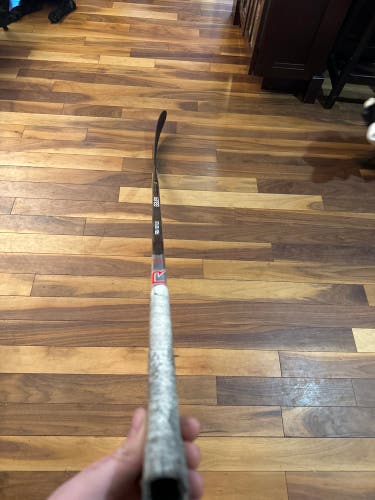 Intermediate Left Hand P28 Vapor Hyperlite Hockey Stick