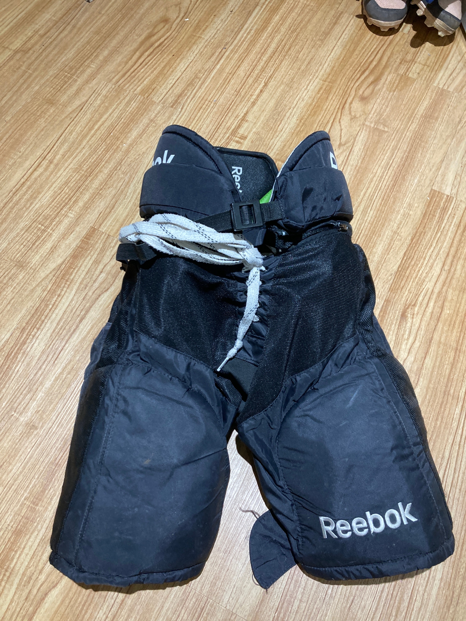 Junior Large Reebok 16K Hockey Pants