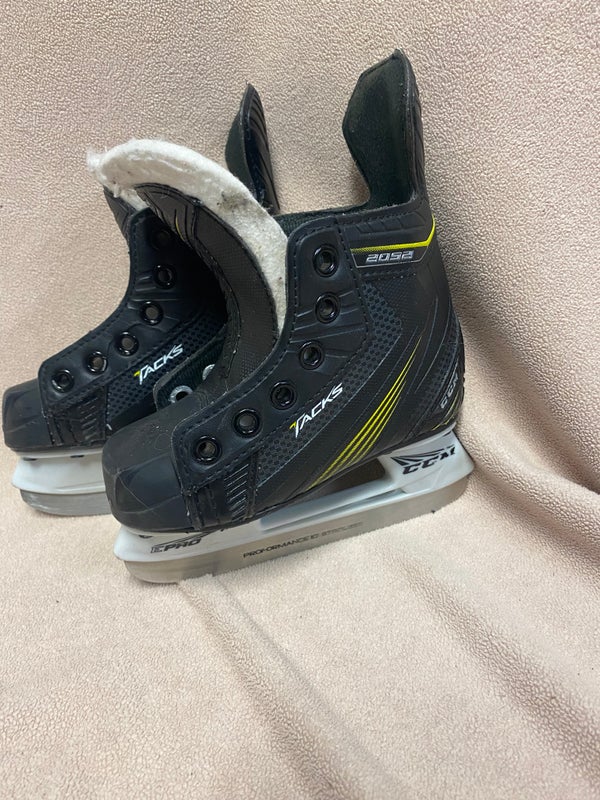 Youth Size 8 Hockey Skates Used and New on SidelineSwap