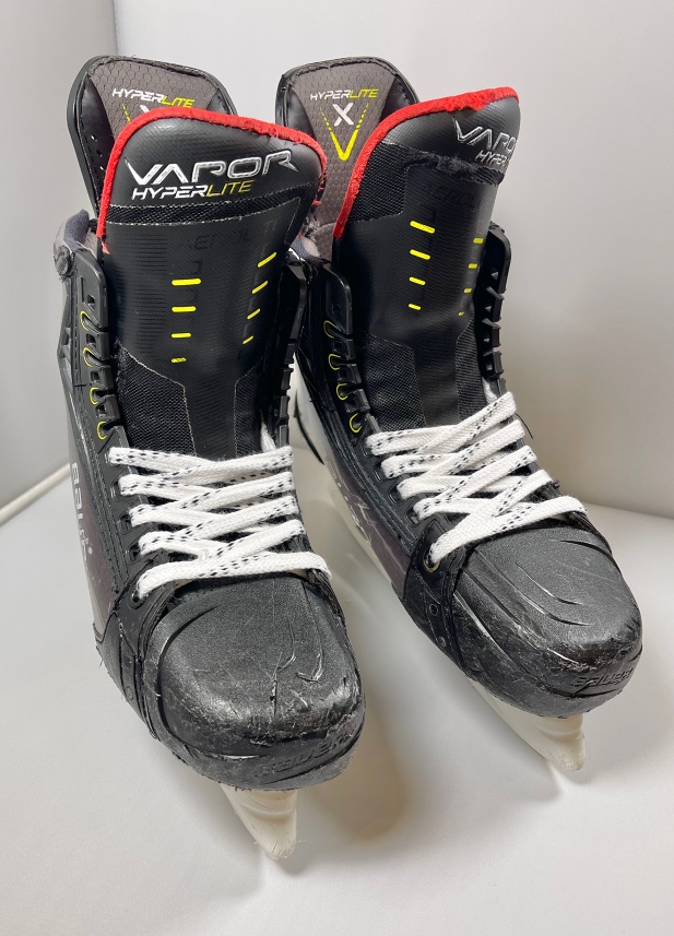 Intermediate Used Bauer Vapor Hyperlite Hockey Skates Fit 2, Size 5.5