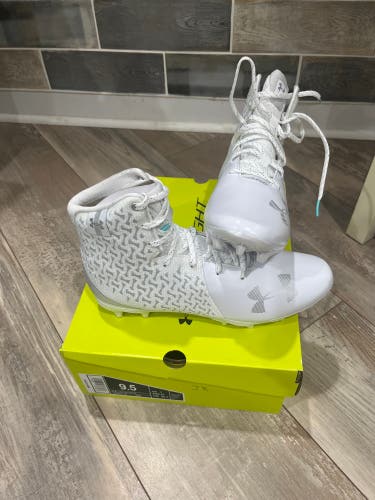 White Women's Molded Cleats High Top Highlight Women’s Size 10.5