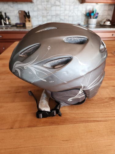 Used Unisex Medium Giro Ember Ski Helmet