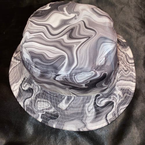 Like new “Good Vibes” / Tyedye Marble Reversible Bucket Hat