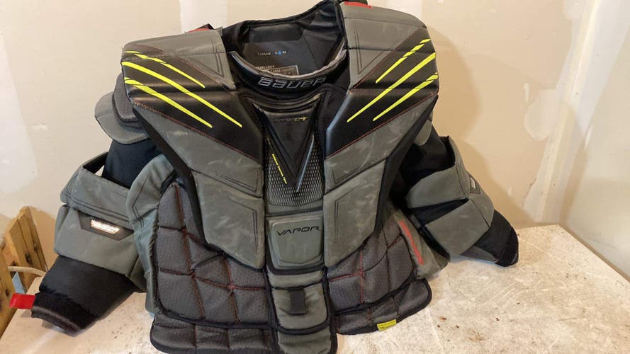 Used Large Bauer  Hyperlite Goalie Chest Protector