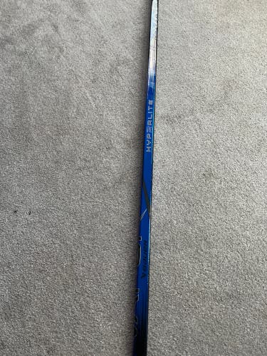 Senior Right Handed  Vapor Hyperlite 2 Hockey Stick