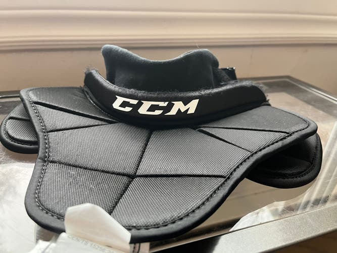 Used CCM TCG900 Neck Guard Junior L-XL