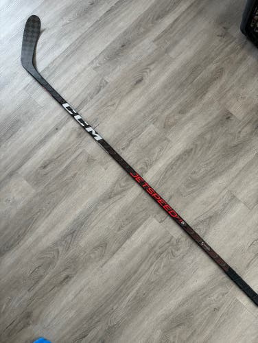Senior Right Handed P28  JetSpeed FT5 Hockey Stick