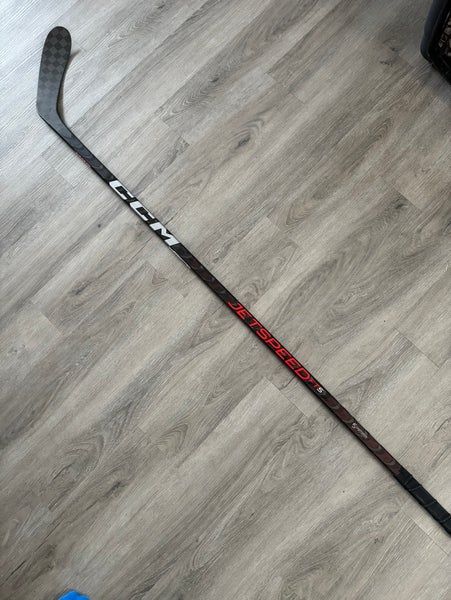 Senior Right Handed P28 JetSpeed FT5 Hockey Stick