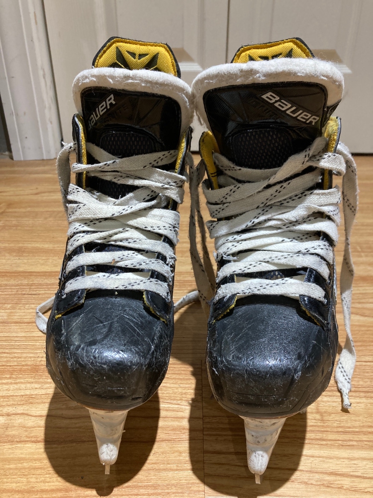 Junior Bauer Regular Width  Size 1 Ignite Hockey Skates