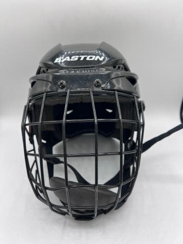 Easton E200 Hockey Helmet Youth sz 6-6 1/2 19”-20.5” Black E200FM YTHIENF