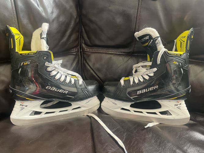 Intermediate Used Bauer Supreme M4 Hockey Skates Regular Width Size 5