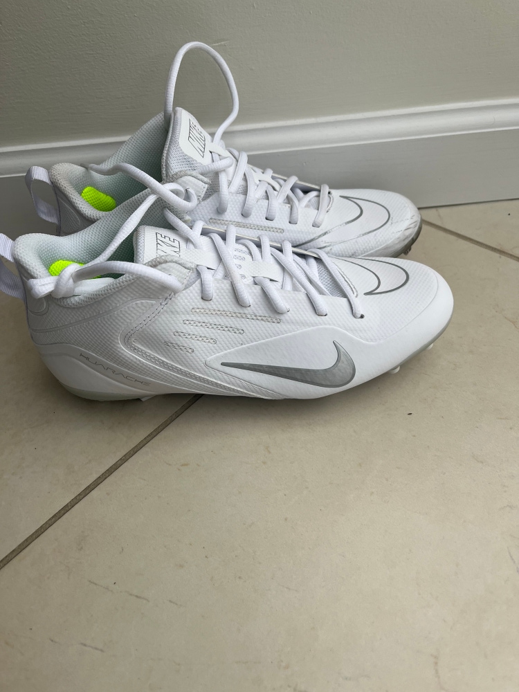 White Adult Size 7.5 (Women's 8.5) Nike Huarache