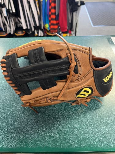 Wilson A0802BBEL3 Left Hand Throw 11.75" A800 Baseball Glove