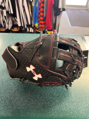 Under Armour Deception Glove Fastpitch 33.5” New UACMW-200
