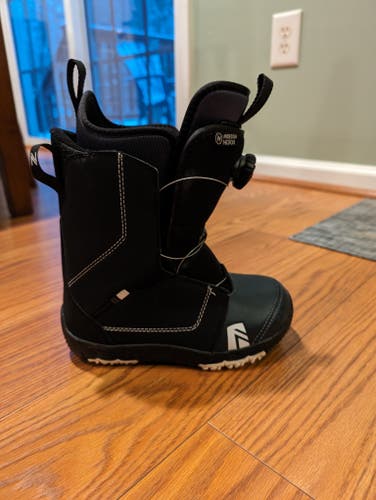 Used Kid's Nidecker Micron Snowboard Boots