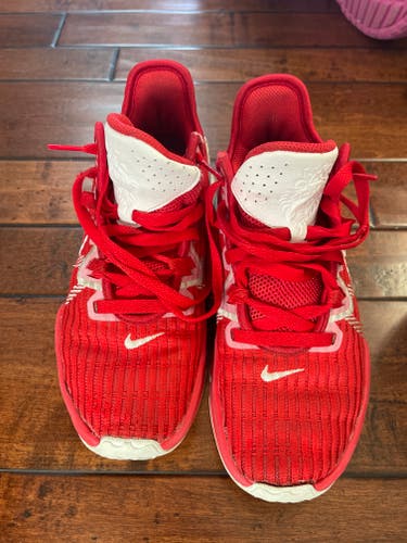 Used Men's Size 6.0 (Women's 7.0) Nike Shoes