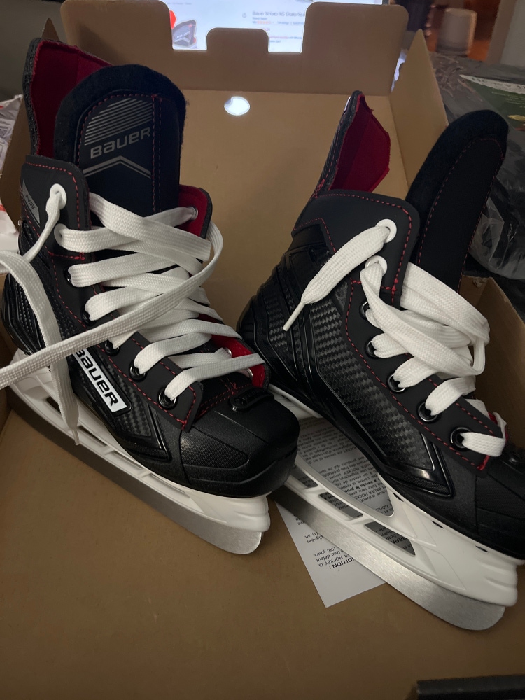 New Bauer Regular Width 12 Ns Hockey Skates
